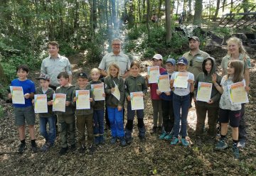 15 naturbegeisterte Kinder zu Junior Rangern ausgezeichnet 