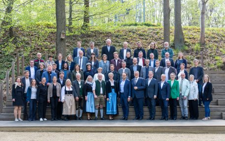 25 Jahre Fahrtziel Natur: Zum Jubiläum trafen sich Repräsentierende aus allen teilnehmenden Großschutzgebieten im Kaiserbahnhof in Potsdam. Die Nationalparkregion Eifel ist seit 2006 Mitglied in der Kooperation Fahrtziel Natur.