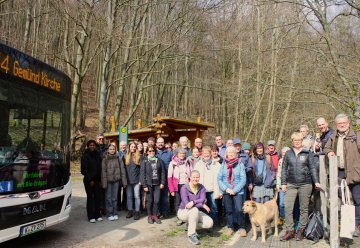 39 Gastgeber und Counterkräfte der Tourist-Informationen testen Busverbindungen in den Wilden Kermeter 