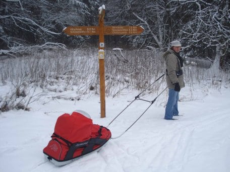 Bild 1: Beim Wildnis-Trail im Nationalpark Eifel sind keine Altersgrenzen gesetzt. Die vorläufig jüngste Bezwingerin war erst acht Wochen alt. Foto: I. Rütten
