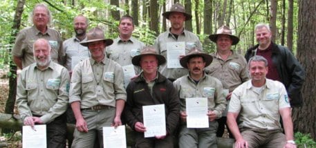 Bild 1: Teilnehmer und Verantwortliche freuen sich über den erfolgreichen Abschluss des ParcInterp-Kurses „Natur- und Kulturinterpretation". Foto: Nationalparkverwaltung