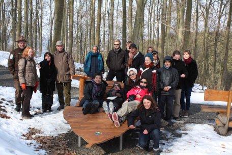 Bild 1: Zum Exkursionsprogramm des international besetzten Gremiums für Nachhaltigen Tourismus gehörte auch ein Besuch des Barrierefreien Natur-Erlebnisraumes Wilder Kermeter. Foto Nationalparkverwaltung
