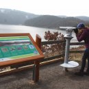Bild 2: An der neuen und großzügig gestalteten Station lassen sich zur Brutzeit in der Ferne die Kormorane in einer Kolonie beobachten.
