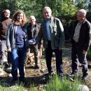 Bild 2: Der Parlamentarische Staatssekretär Horst Becker informierte sich heute im Rahmen der Sommertour „Lebendige Gewässer“ des NRW-Umweltministeriums über den Steinkrebs im Nationalpark Eifel.
