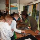 Bild 3: Am „Markt der Möglichkeiten“ präsentierte sich der Nationalpark Eifel mit den Nationalpark-Schulen. (Foto: Nationalparkverwaltung Eifel/ Th. Arulanandam)