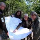 Bild 3: Der Parlamentarische Staatssekretär Horst Becker informierte sich heute im Rahmen der Sommertour „Lebendige Gewässer“ des NRW-Umweltministeriums über den Steinkrebs im Nationalpark Eifel.