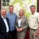 Bild 3: Während seiner ersten Komm-Tour sprach Innenminister Ralf Jäger (2.v.l.) mit regionalen Vertretern. Foto: Nationalparkverwaltung