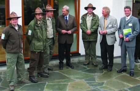 Bild 5: Eröffnung des Nationalpark-Tores in Schleiden-Gemünd am 20. Oktober 2005 mit damaligem NRW-Umweltminister Eckhard Uhlenberg (mitte).