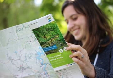 Broschüre „Natur erfahren – mit Bus &amp; Bahn“ macht Lust auf Naturerlebnisse im Nationalpark Eifel