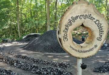 „Connected by Nature“: Nationalpark Eifel feiert Europäischen Tag der Parke beim Meilerfest in Düttling