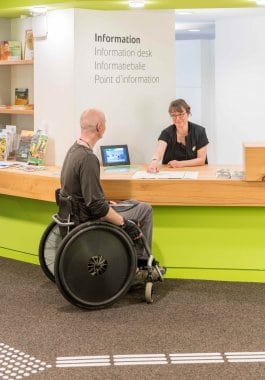 Das „Forum Vogelsang IP“ und alle Räume der Ausstellung „Wildnis(t)räume“ sind stufenlos mit dem Rollstuhl über genormte Rampen und Lifte befahrbar.