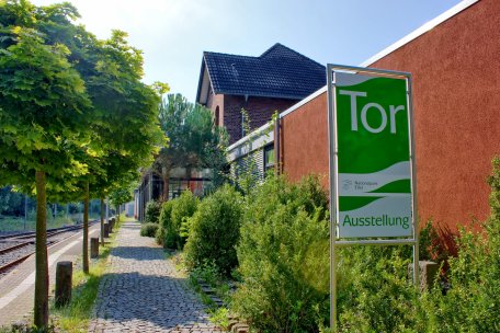 Das Nationalpark-Tor ist bequem mit dem Zug zu erreichen (Haltestelle: Heimbach Bf)