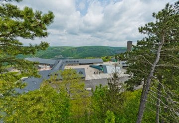Das Nationalpark-Zentrum Eifel befindet sich am Internationalen Platz Vogelsang.