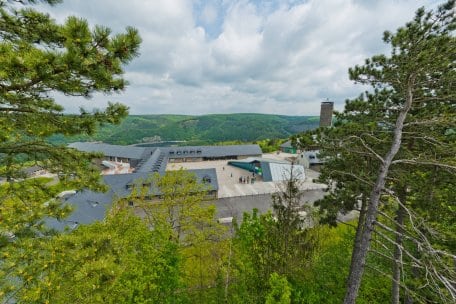 Das Nationalpark-Zentrum Eifel befindet sich am Internationalen Platz Vogelsang.