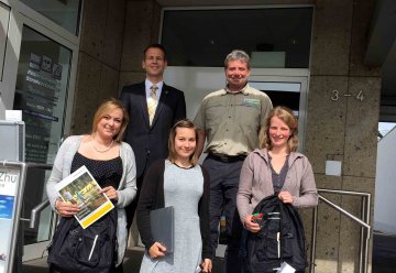 Die Commerzbank begrüßt Umweltpraktikantinnen des Nationalparks Eifel