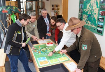 Großes Wildnis-Trail-Spiel im Nationalpark-Tor Heimbach installiert