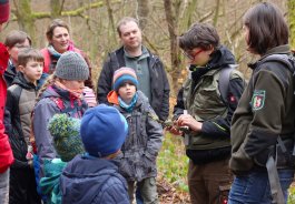 Junior-Ranger vermitteln auf Augenhöhe Wissen an andere Kinder oder Jugendliche.