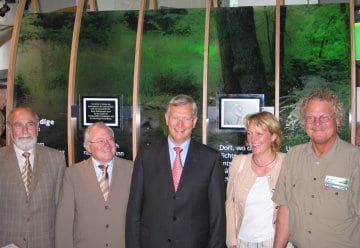 Kieselsteine leiten durch Ausstellung (10. August 2007)