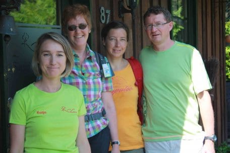 Nach einer Begrüßung durch Nationalpark-Gastgeberin und Betreiberin des Campingplatzes Camp Hammer, Katja Ellinger sowie die stellvertretende Sprecherin des Waldführer-Arbeitskreises Irmgard Ehlert, schnürten die Naturliebhaber aus dem Ruhrgebiet ihre Wan