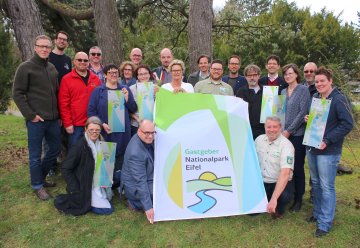 Neue Zertifizierung: Weitere 13 Unterkunfts- und Gastronomiebetriebe erhalten das Markenzeichen „Gastgeber Nationalpark Eifel“