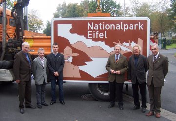 Neues Autobahnschild wirbt für die Nationalparkregion Eifel