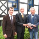 Prof. Hubert Job (mi.) untersuchte die regionalökonomischen Effekte des Tourismus im Nationalpark Eifel. Gemeinsam mit Jan Lembach (li.), Geschäftsführer des Naturparks Nordeifel, und Henning Walter, Leiter des Nationalparkforstamtes Eifel, stellte Job am