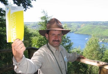Ranger verteilen „Gelbe Karten“