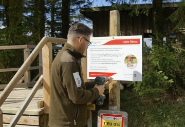 Rudelbildung bei Rothirschen erlaubt – bei Menschen nicht