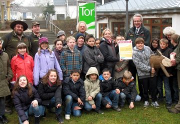 Schulklasse aus Recklinghausen ist 1.111.111ter Jubiläumsbesucher der Eifeler Nationalpark-Tore