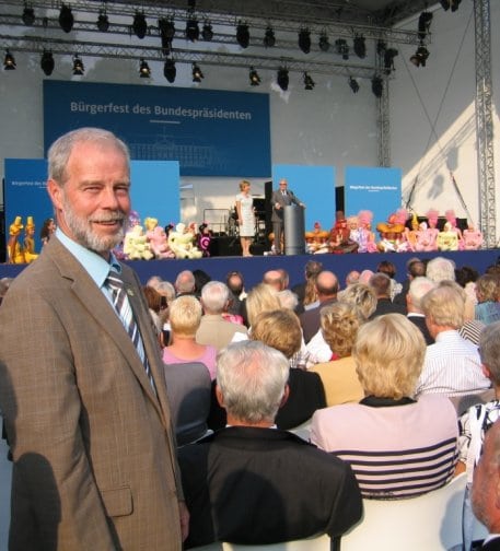 Stellvertretend für die Ehrenamtler im Nationalpark wurde Nationalpark-Waldführer Heinz Erler im Rahmen des Bürgerfestes des Bundespräsidenten im Schloss Bellevue für sein ehrenamtliches Engagement geehrt. Foto: A. ErlerFoto: