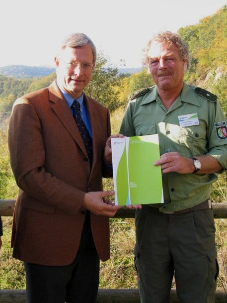 Umweltminister Eckhard Uhlenberg (li.) zeigte sich bei der Vorstellung des ersten Leistungsberichtes zum Nationalpark Eifel sichtlich erfreut: &quot;Die Zahlen und Fakten des Leistungsberichtes bestärken unser Vorhaben der Koalitionsvereinbarung, den Nationalp