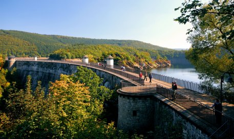 Vanwege het fascinerende uitzicht is het Urfttalsperre altijd een bezoekje waard.