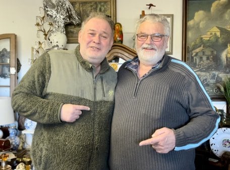 Walter Lehnertz – besser bekannt als „80 Euro-Waldi“ aus der ZDF-Serie „Bares für Rares“ wird den Kohlemeiler am 18. Mai auf ganz besondere Art entzünden. Neben ihm: „Meilerbub“ und zertifizierter Nationalpark-Waldführer Gerd Linden.