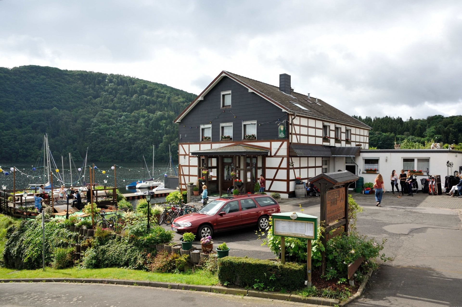 yacht club restaurant woffelsbach